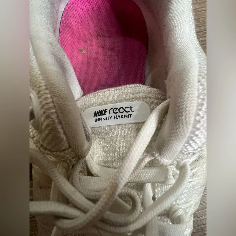 Women's Nike React Infinity Run Flyknit 2 - Picture 2 of 9